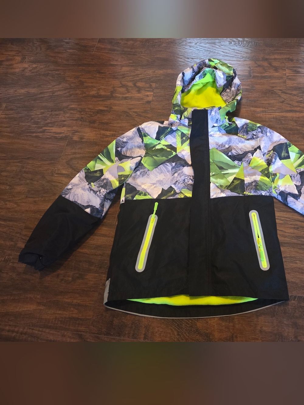 Boys Rain Jacket Size 9/10 Green And Black